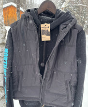 Load image into Gallery viewer, Women’s Hooded Puffer Vest
