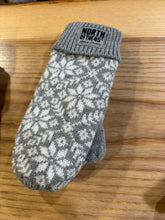 Load image into Gallery viewer, Fleece Lined Winter Mittens