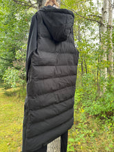 Load image into Gallery viewer, Women’s Hooded Long Puffer Vest
