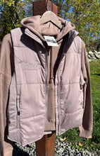 Load image into Gallery viewer, Women’s Vest with Zipper Pocket
